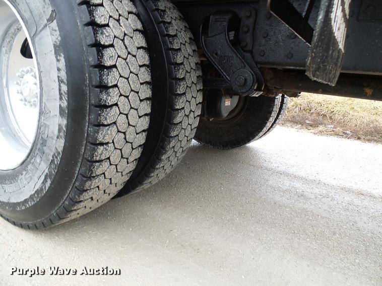 image for item DF7177 1988 GMC Brigadier grain truck