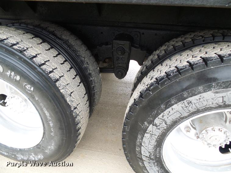 image for item DF7177 1988 GMC Brigadier grain truck