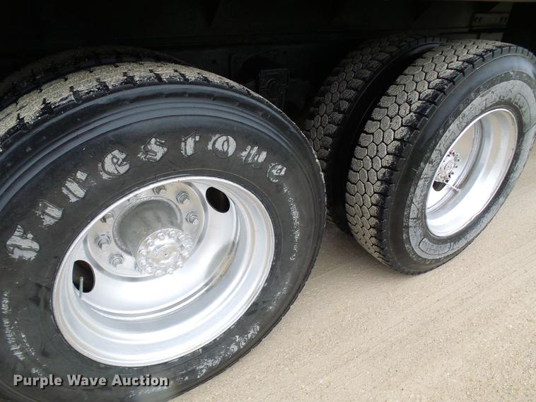 image for item DF7177 1988 GMC Brigadier grain truck