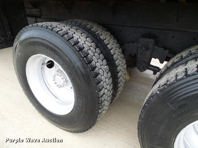 image for item DF7177 1988 GMC Brigadier grain truck