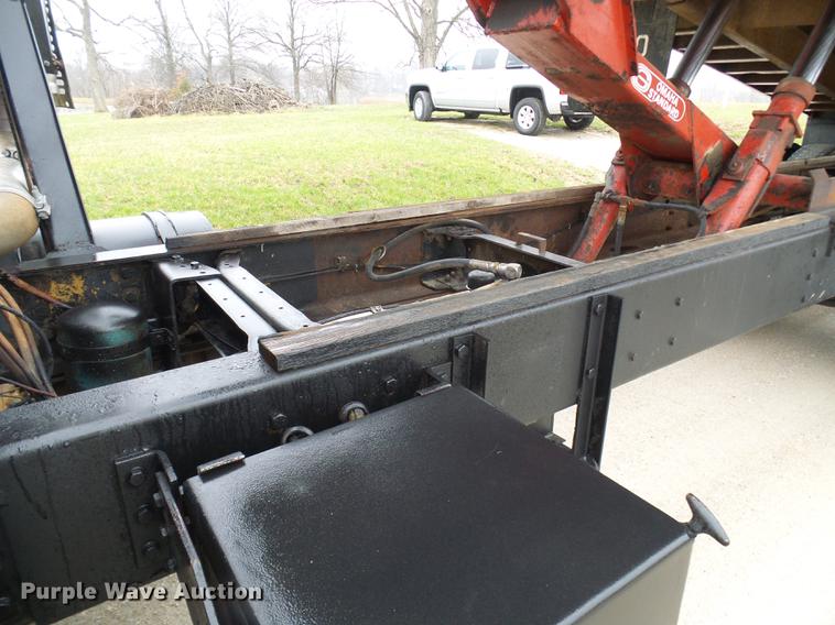 image for item DF7177 1988 GMC Brigadier grain truck