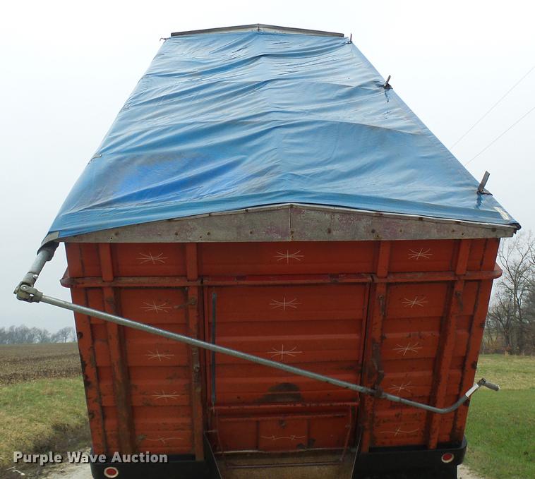 image for item DF7177 1988 GMC Brigadier grain truck