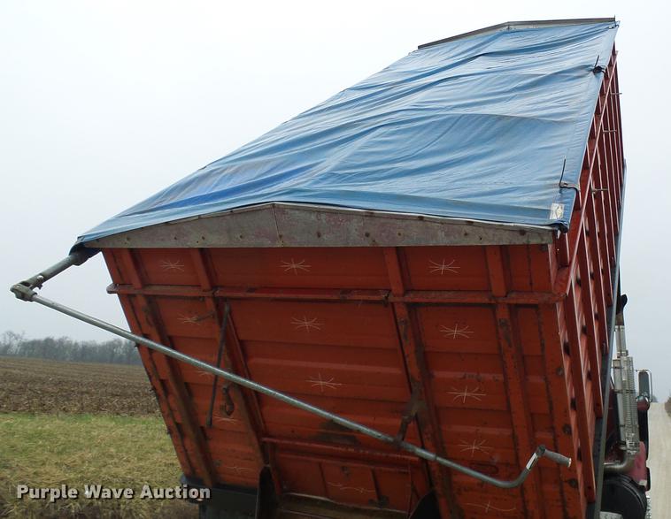 image for item DF7177 1988 GMC Brigadier grain truck