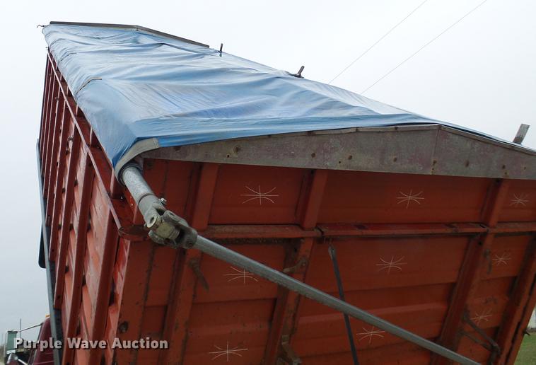 image for item DF7177 1988 GMC Brigadier grain truck