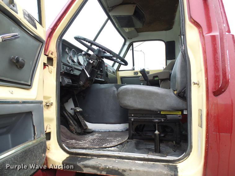 image for item DF7177 1988 GMC Brigadier grain truck