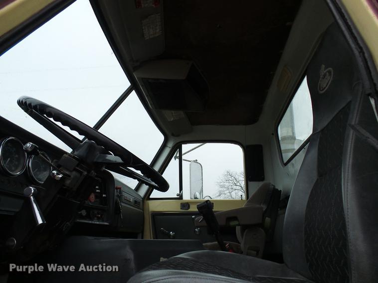 image for item DF7177 1988 GMC Brigadier grain truck