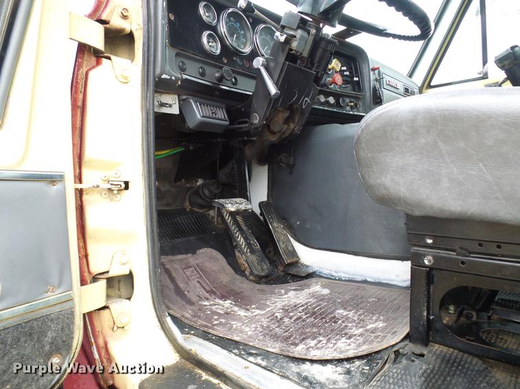 image for item DF7177 1988 GMC Brigadier grain truck