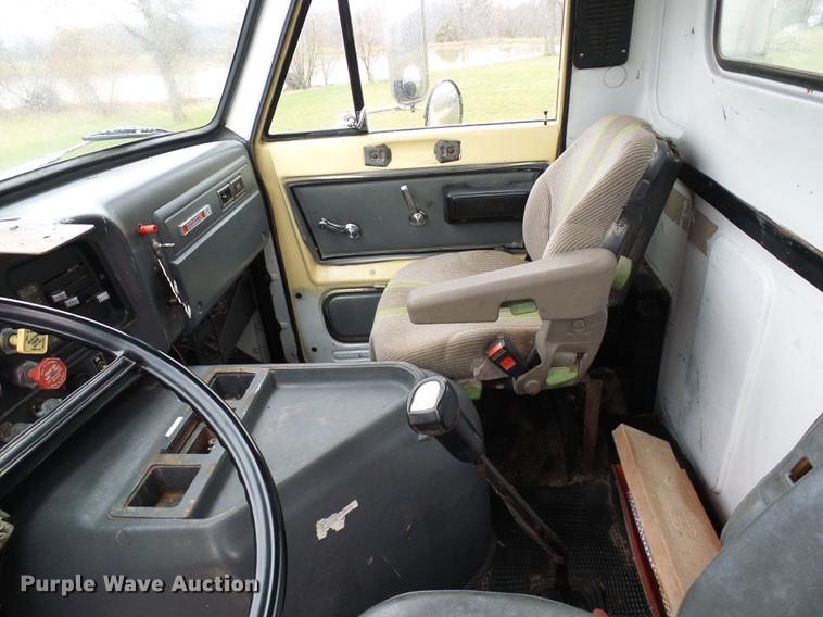 image for item DF7177 1988 GMC Brigadier grain truck