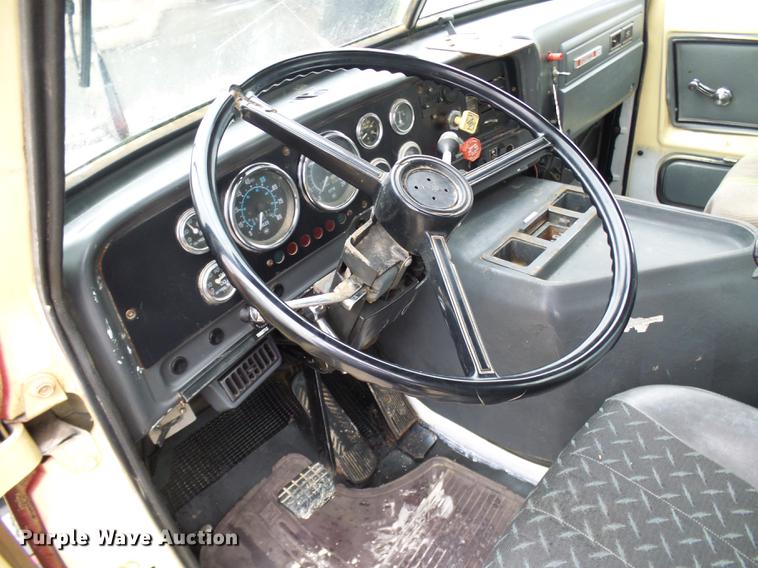 image for item DF7177 1988 GMC Brigadier grain truck