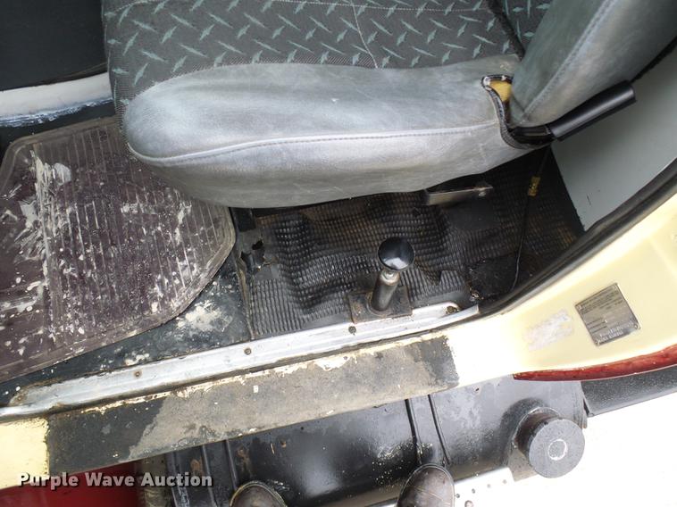 image for item DF7177 1988 GMC Brigadier grain truck