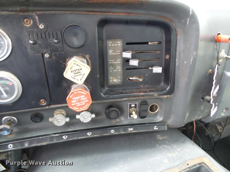 image for item DF7177 1988 GMC Brigadier grain truck