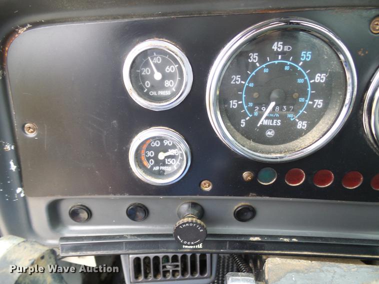 image for item DF7177 1988 GMC Brigadier grain truck