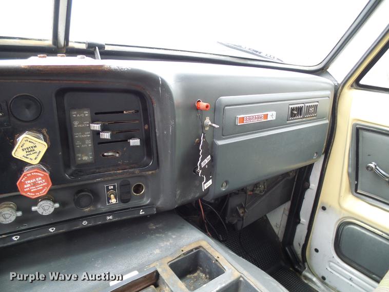 image for item DF7177 1988 GMC Brigadier grain truck