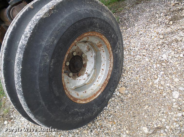 image for item DF7180 White 2-105 tractor