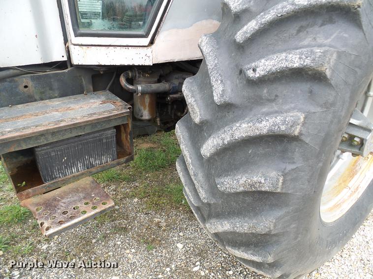 image for item DF7180 White 2-105 tractor