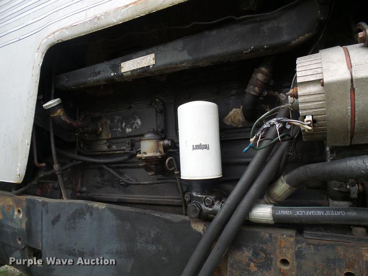 image for item DF7180 White 2-105 tractor