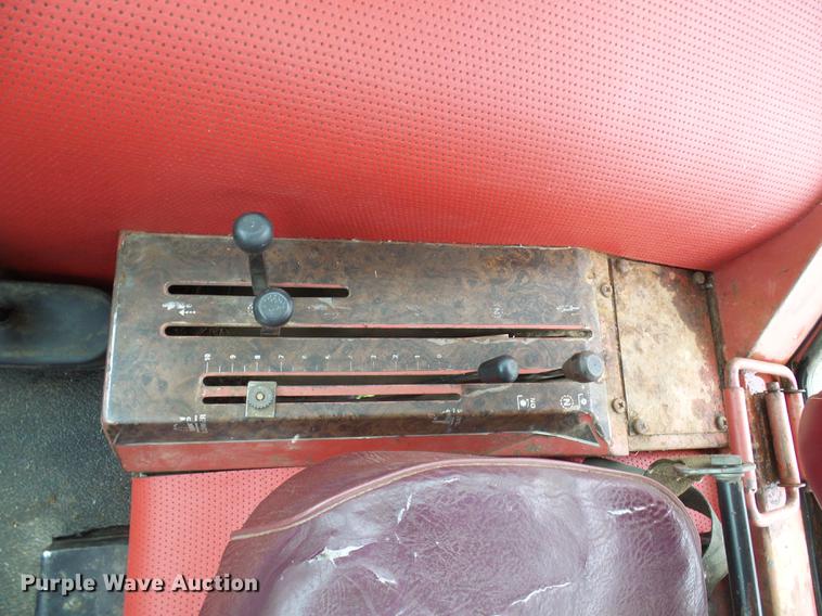 image for item DF7180 White 2-105 tractor