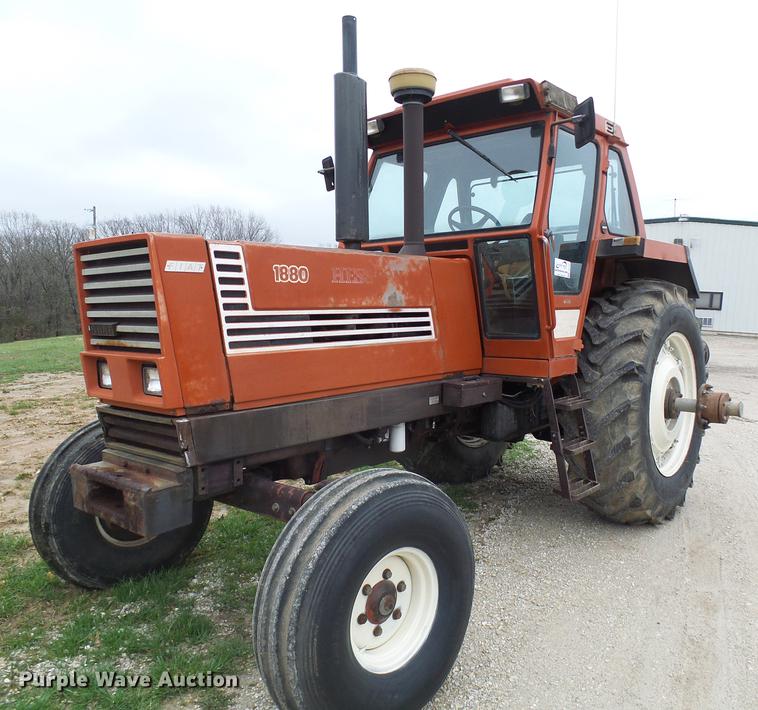 image for item DF7181 Hesston 1880 tractor