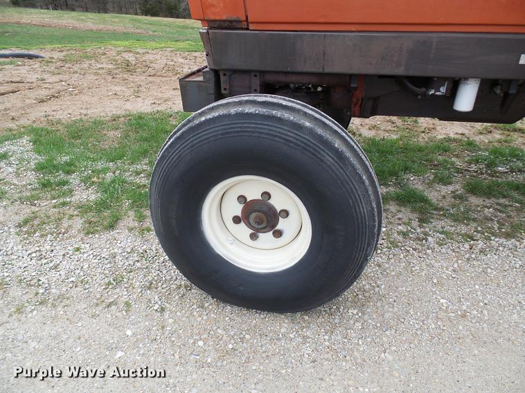 image for item DF7181 Hesston 1880 tractor