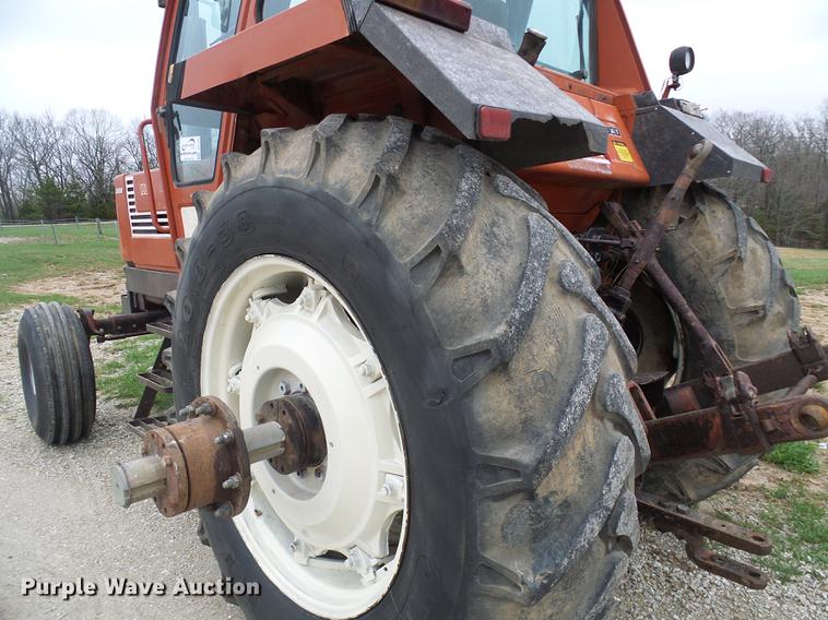 image for item DF7181 Hesston 1880 tractor