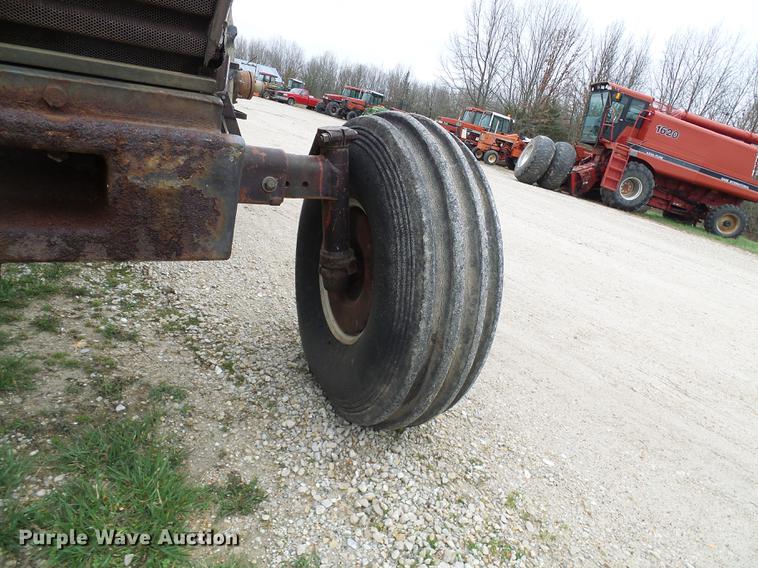 image for item DF7181 Hesston 1880 tractor