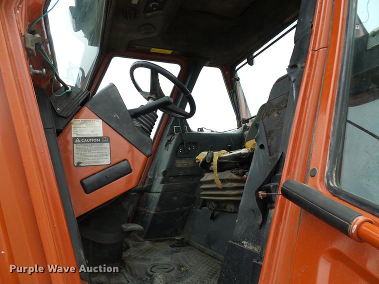 image for item DF7181 Hesston 1880 tractor