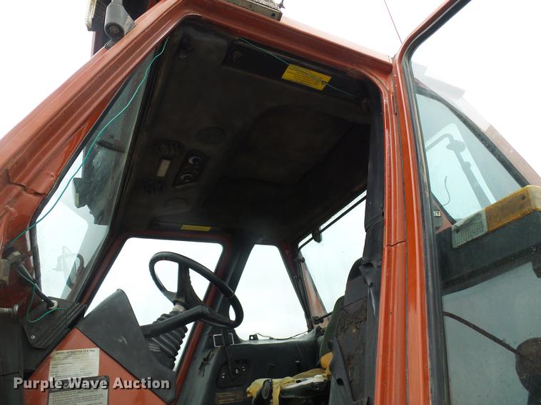 image for item DF7181 Hesston 1880 tractor