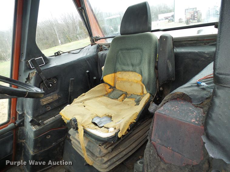 image for item DF7181 Hesston 1880 tractor