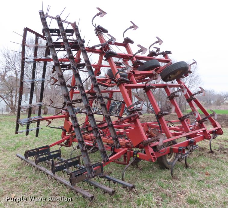 image for item DF7775 Case IH 4800 Vibrashank field cultivator