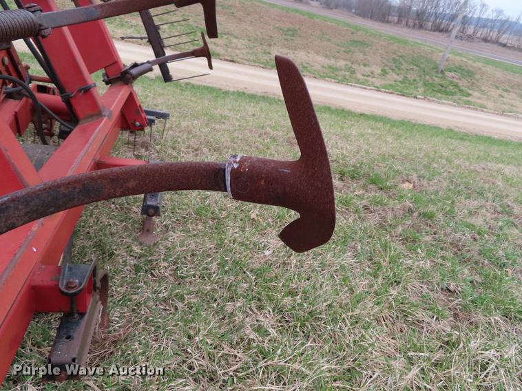 image for item DF7775 Case IH 4800 Vibrashank field cultivator