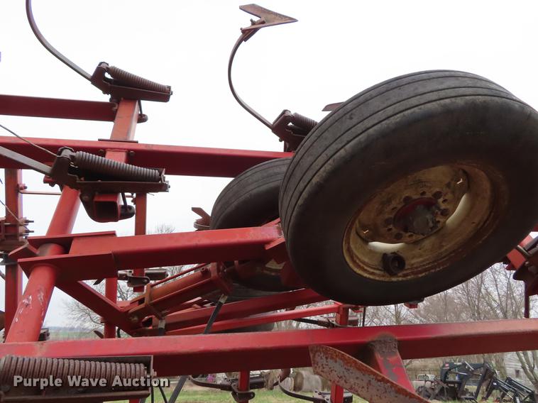 image for item DF7775 Case IH 4800 Vibrashank field cultivator