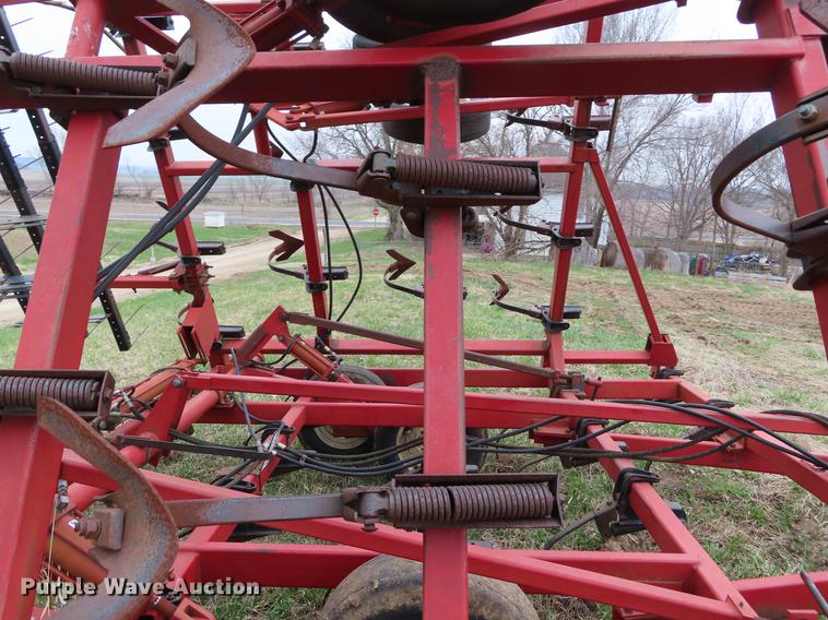 image for item DF7775 Case IH 4800 Vibrashank field cultivator