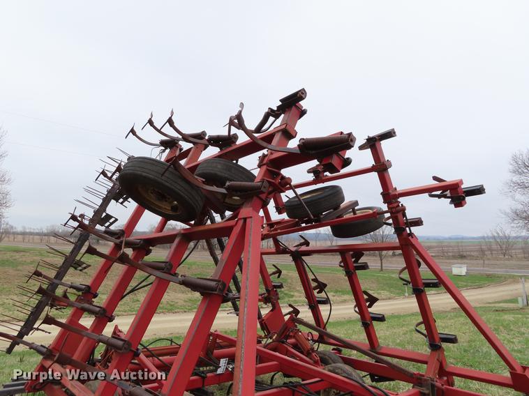 image for item DF7775 Case IH 4800 Vibrashank field cultivator