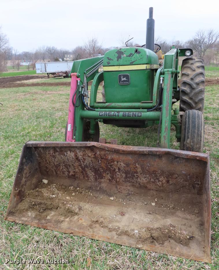image for item DF7778 1977 John Deere 2840 tractor