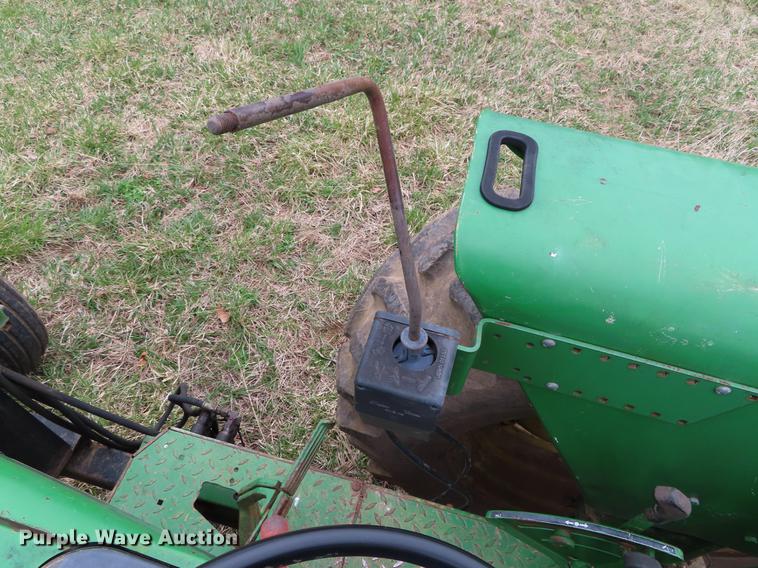 image for item DF7778 1977 John Deere 2840 tractor