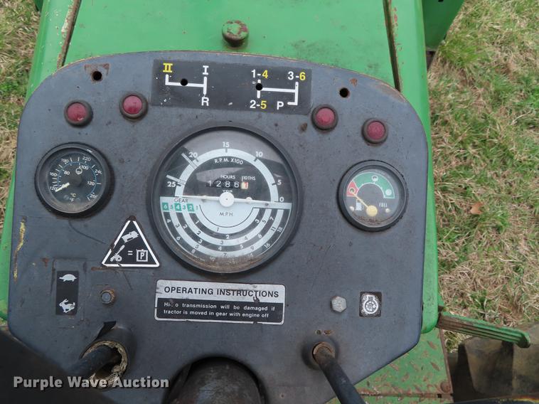 image for item DF7778 1977 John Deere 2840 tractor