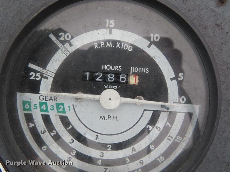 image for item DF7778 1977 John Deere 2840 tractor