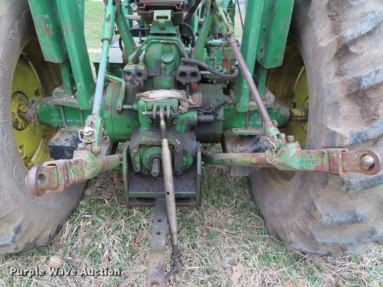 image for item DF7778 1977 John Deere 2840 tractor