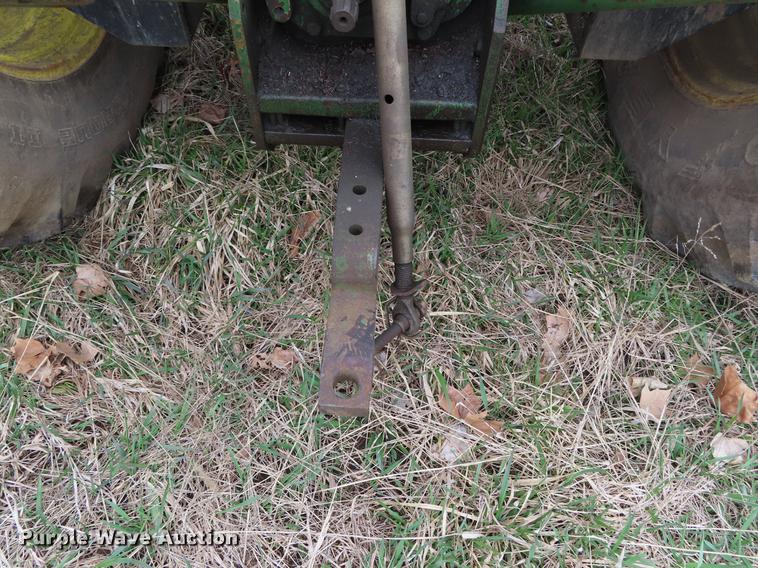 image for item DF7778 1977 John Deere 2840 tractor