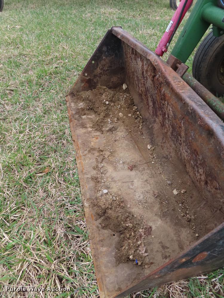 image for item DF7778 1977 John Deere 2840 tractor