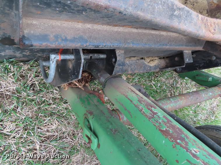 image for item DF7778 1977 John Deere 2840 tractor