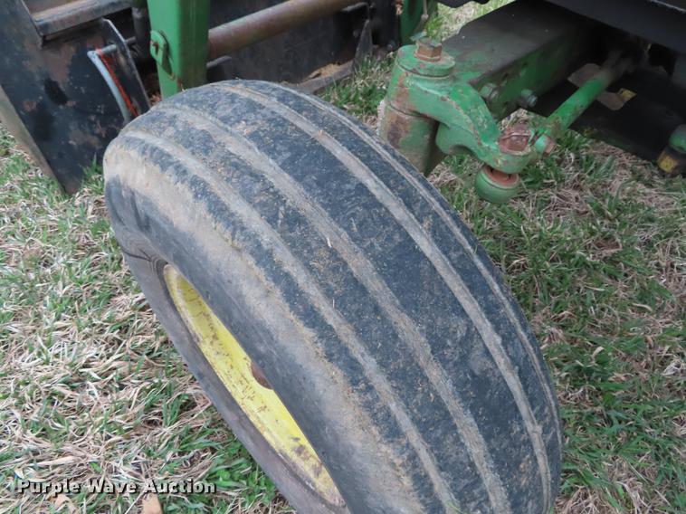 image for item DF7778 1977 John Deere 2840 tractor