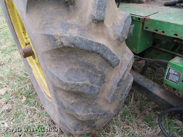 image for item DF7778 1977 John Deere 2840 tractor