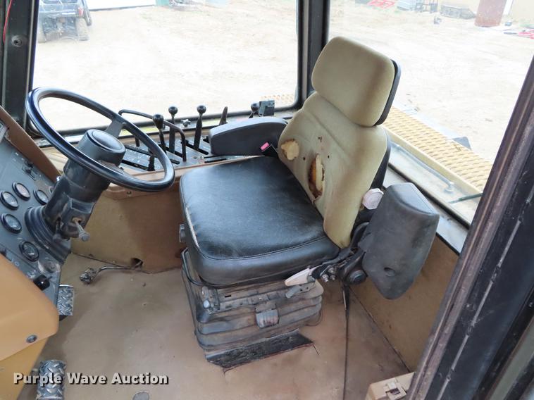 image for item DF7780 1994 Caterpillar Challenger 65C tractor