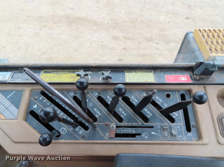 image for item DF7780 1994 Caterpillar Challenger 65C tractor