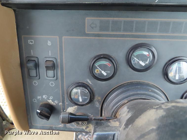 image for item DF7780 1994 Caterpillar Challenger 65C tractor