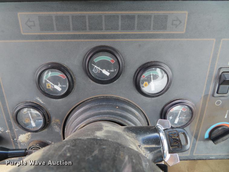 image for item DF7780 1994 Caterpillar Challenger 65C tractor