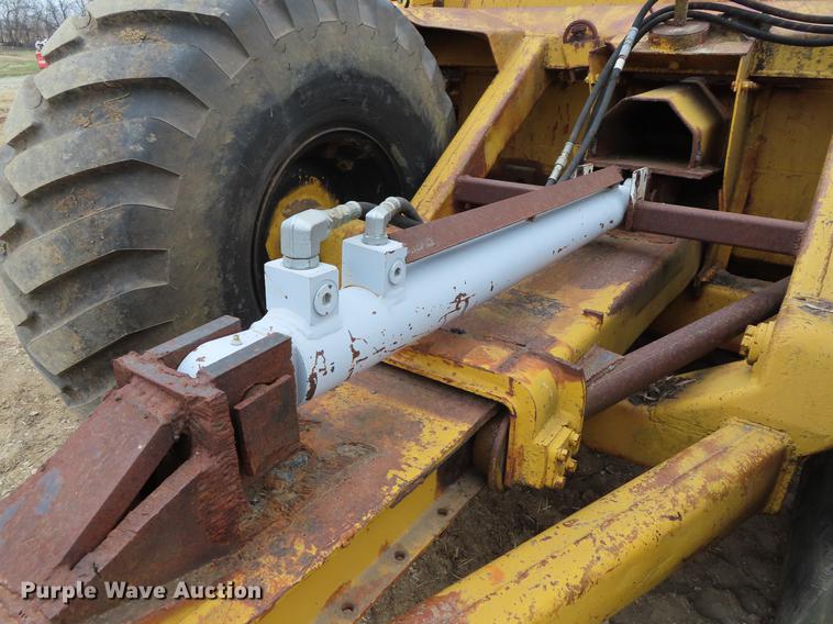 image for item DF7781 Caterpillar 70 scraper