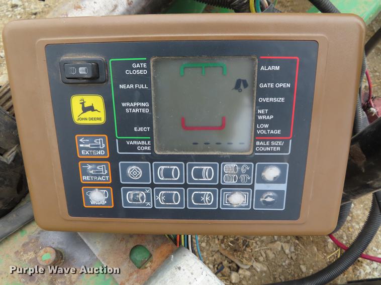 image for item DF7782 2001 John Deere 567 round baler