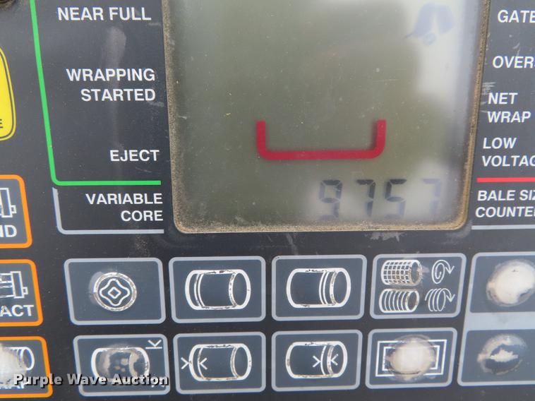 image for item DF7782 2001 John Deere 567 round baler